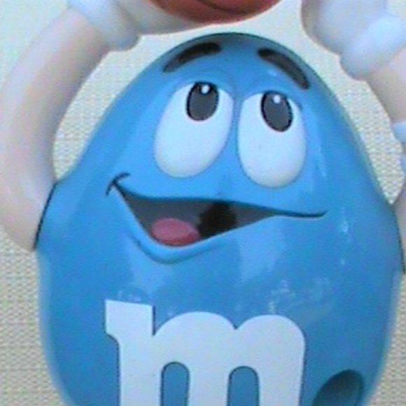M & M Basketball figurine - Picture 7 of 7